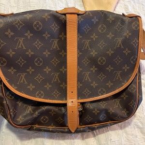 Louis Vuitton Monogram Saumur 35 Messenger Bag